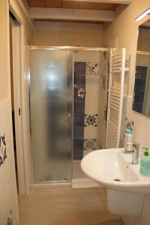 B&B Camere Montalto Centro 蒙塔尔托迪卡斯特罗 外观 照片