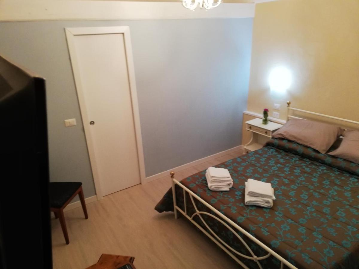 B&B Camere Montalto Centro 蒙塔尔托迪卡斯特罗 外观 照片