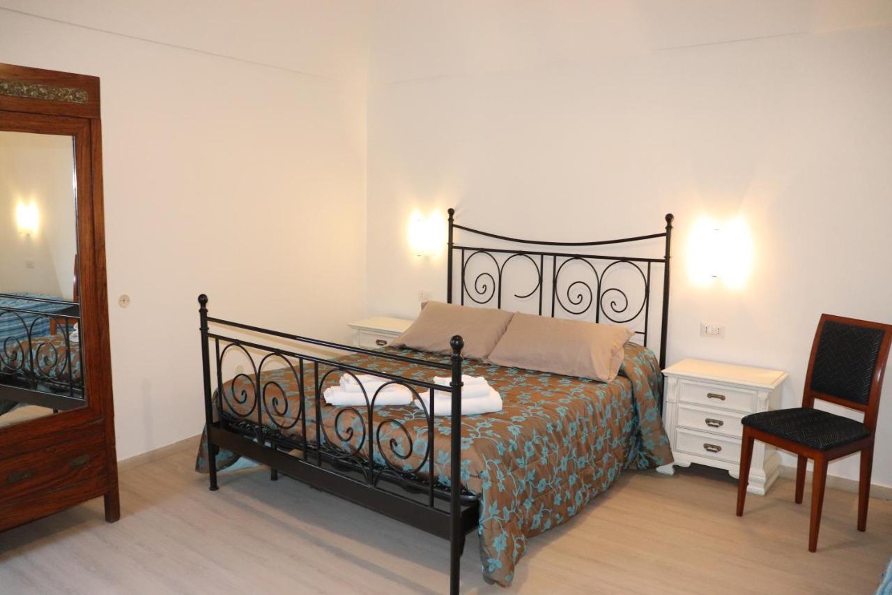 B&B Camere Montalto Centro 蒙塔尔托迪卡斯特罗 外观 照片